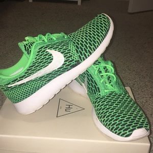 Size 10 Nike Roshes